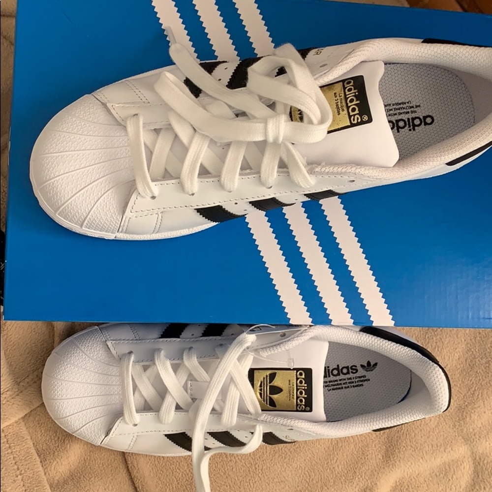Adidas superstars size 6